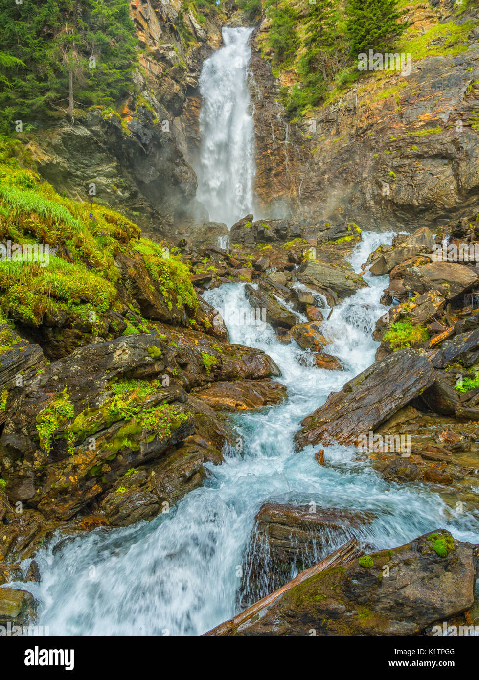 Die Wasserfälle von Saent sind eine der Perlen des Rabbiner-Tals im Trentino-Südtirol, Provinz Trient, Norditalien Stockfoto