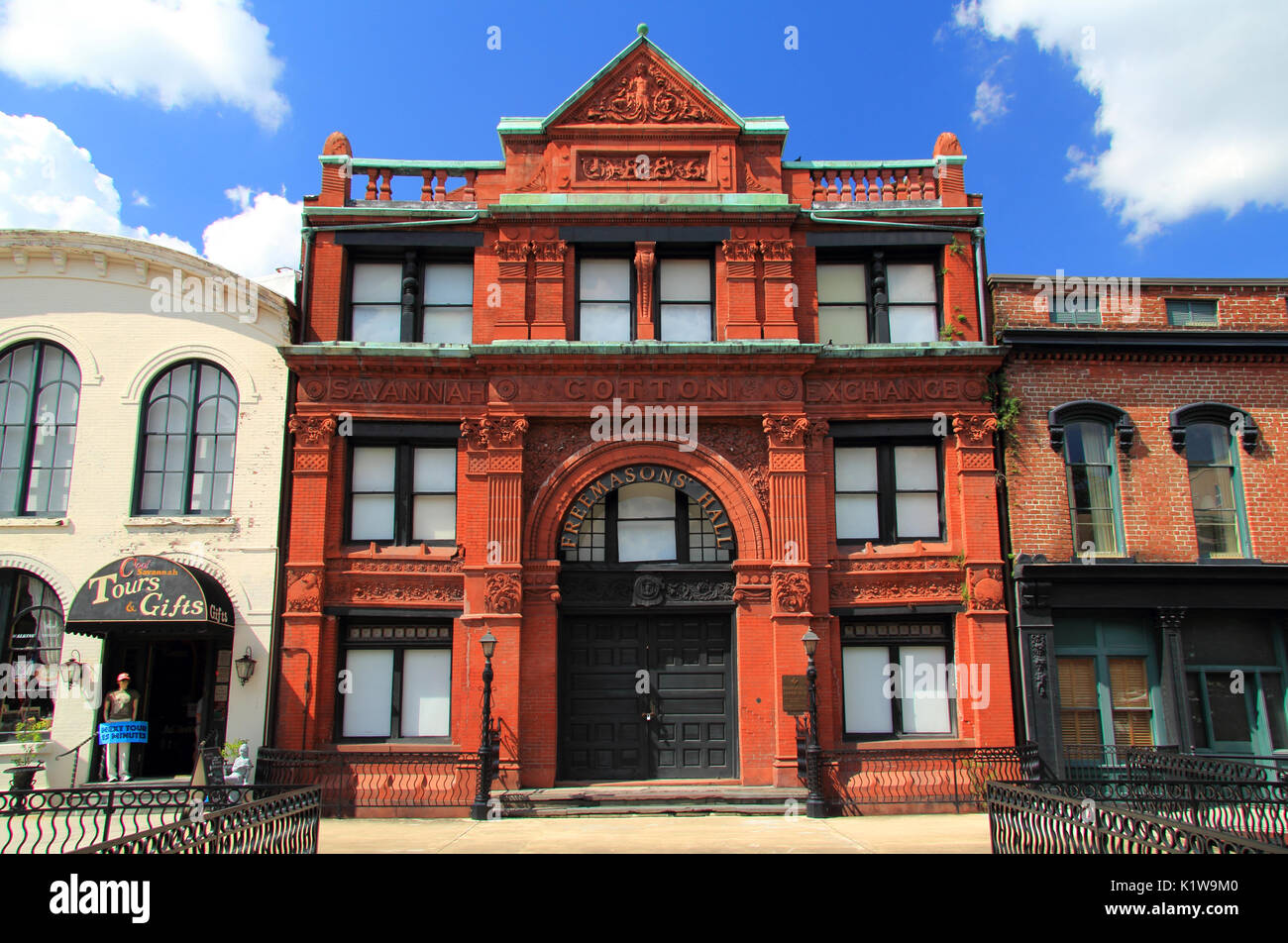 Sobald eine Seite, wo Baumwolle Händler ihre Handel befragte, Faktoren, gehen jetzt beherbergt zahlreiche Geschäfte, Restaurants und Hotels in der Stadt Savannah, Georgia Stockfoto