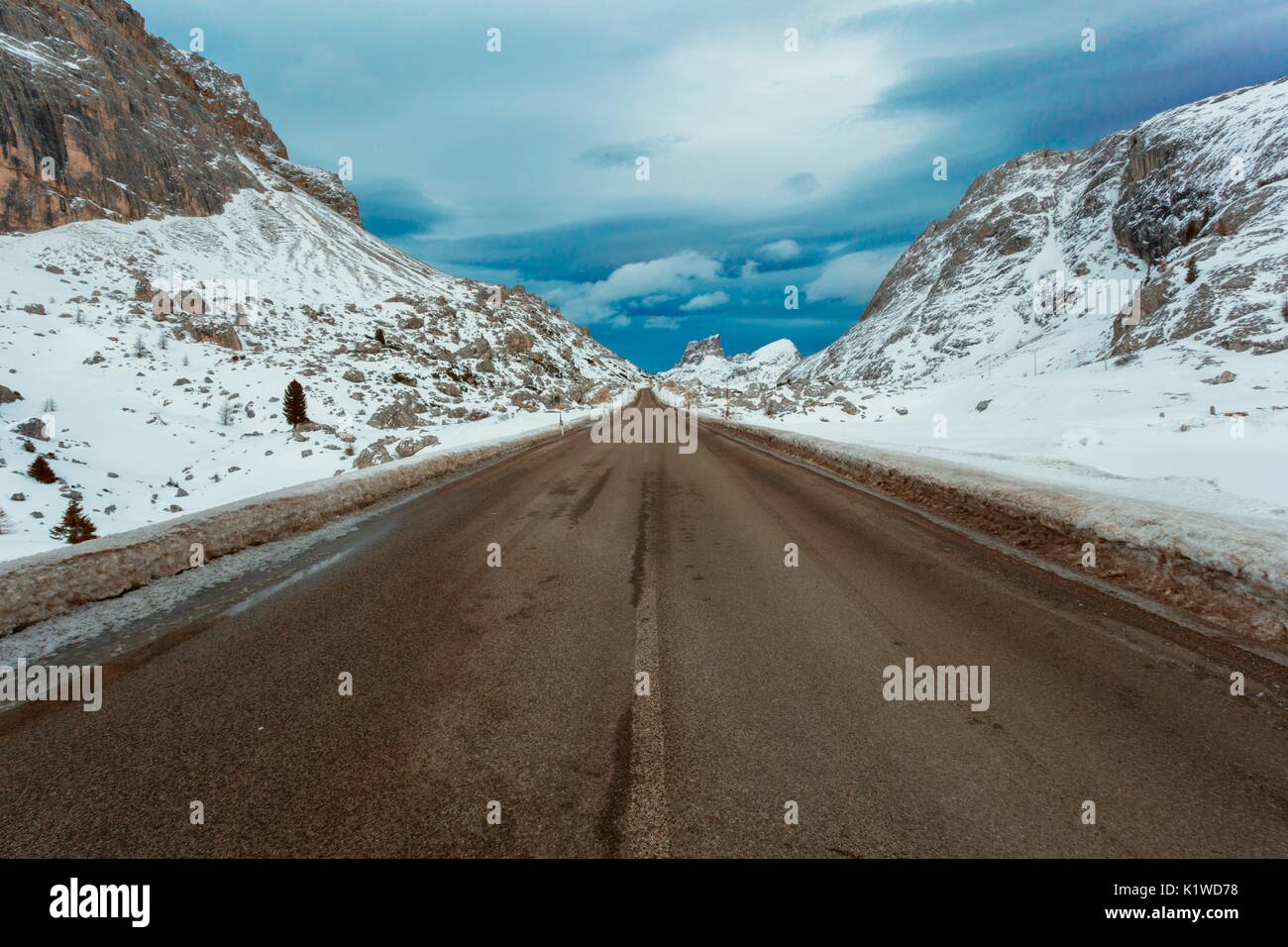 Den Pass Valparola im Winter, Dolomiten Stockfoto