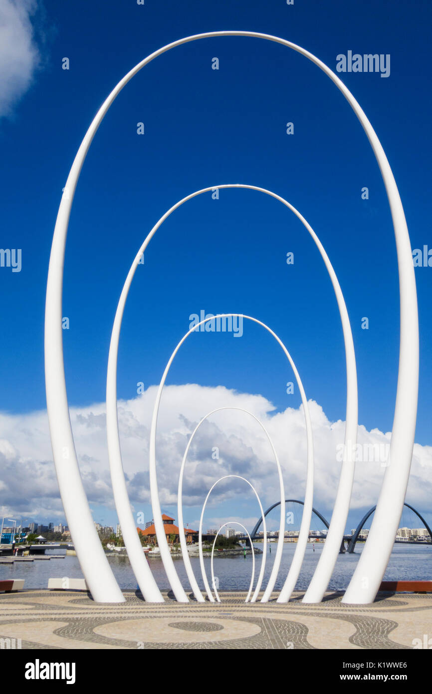 Spanda Skulptur entlang der Uferpromenade von Elizabeth Street, Perth, Western Australia, Australien Stockfoto