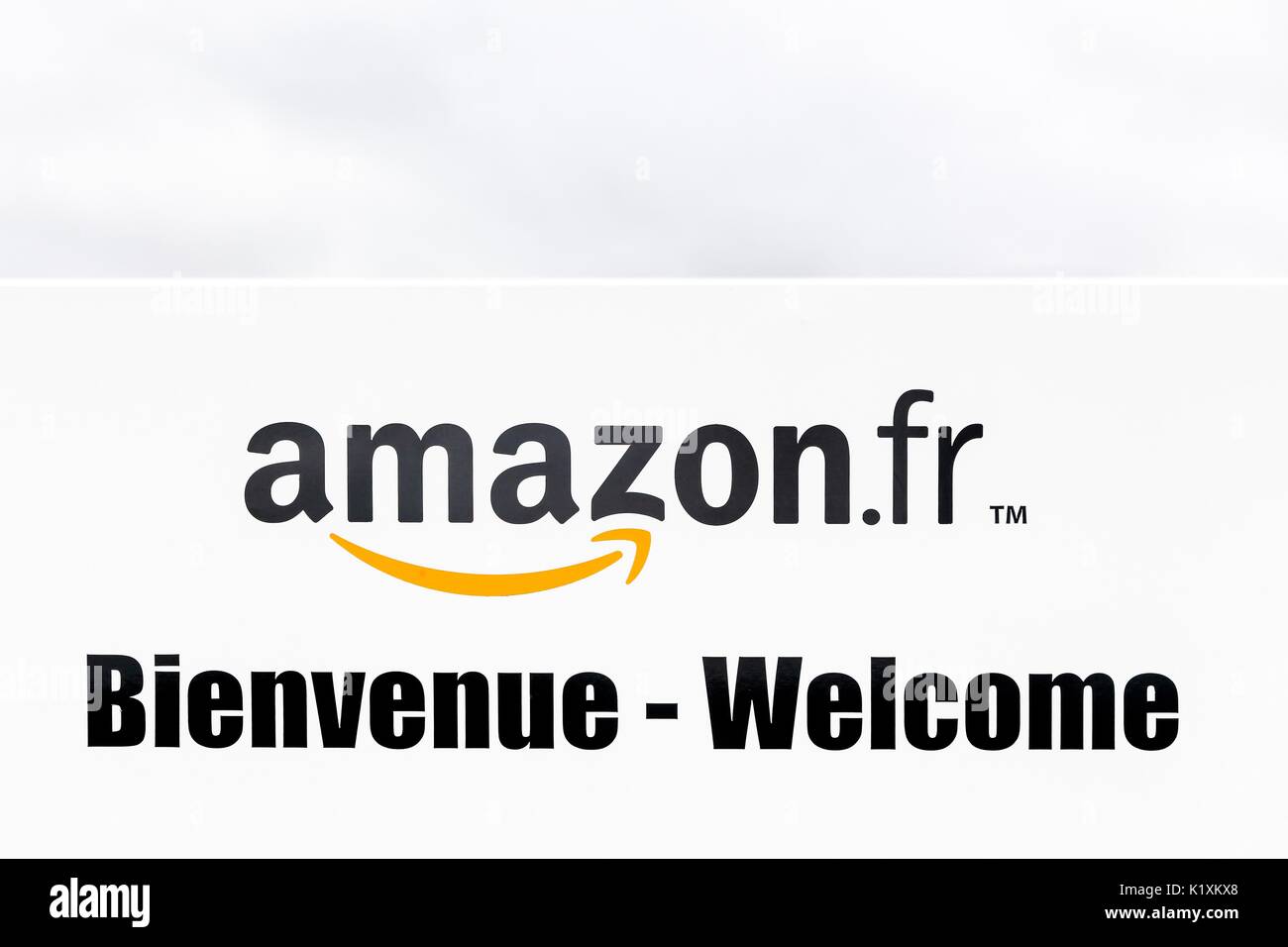 In Saran, Frankreich - 19. März 2017: Amazon Logo auf einem Panel. Amazon ist eine US-amerikanische Electronic Commerce und Cloud Computing Unternehmen in Seattle auf der Grundlage Stockfoto