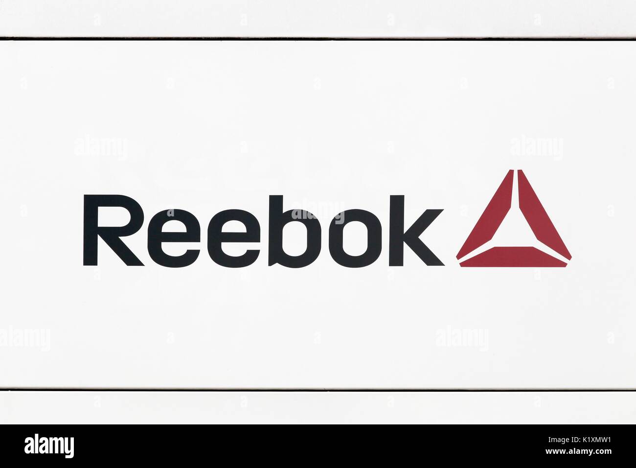 Hamburg, Deutschland - Juli 2., 2017: Reebok Logo auf eine Wand. Reebok ist ein globaler Markt für Sportschuhe und Bekleidung Unternehmen als Tochtergesellschaft der Adidas Stockfoto