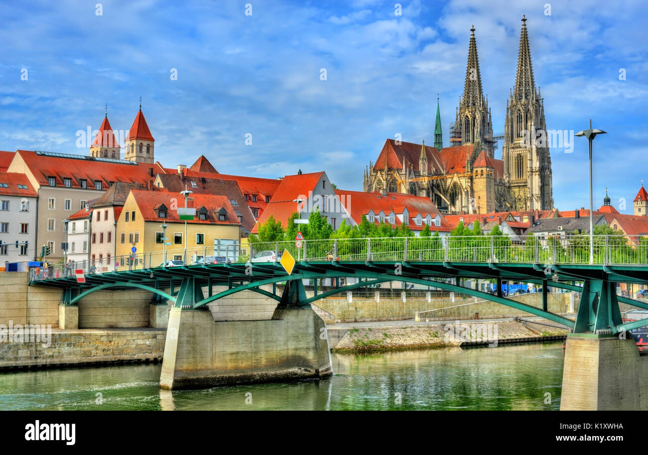 Eiserne Brucke, eine Brücke über die Donau in Regensburg, Deutschland Stockfoto