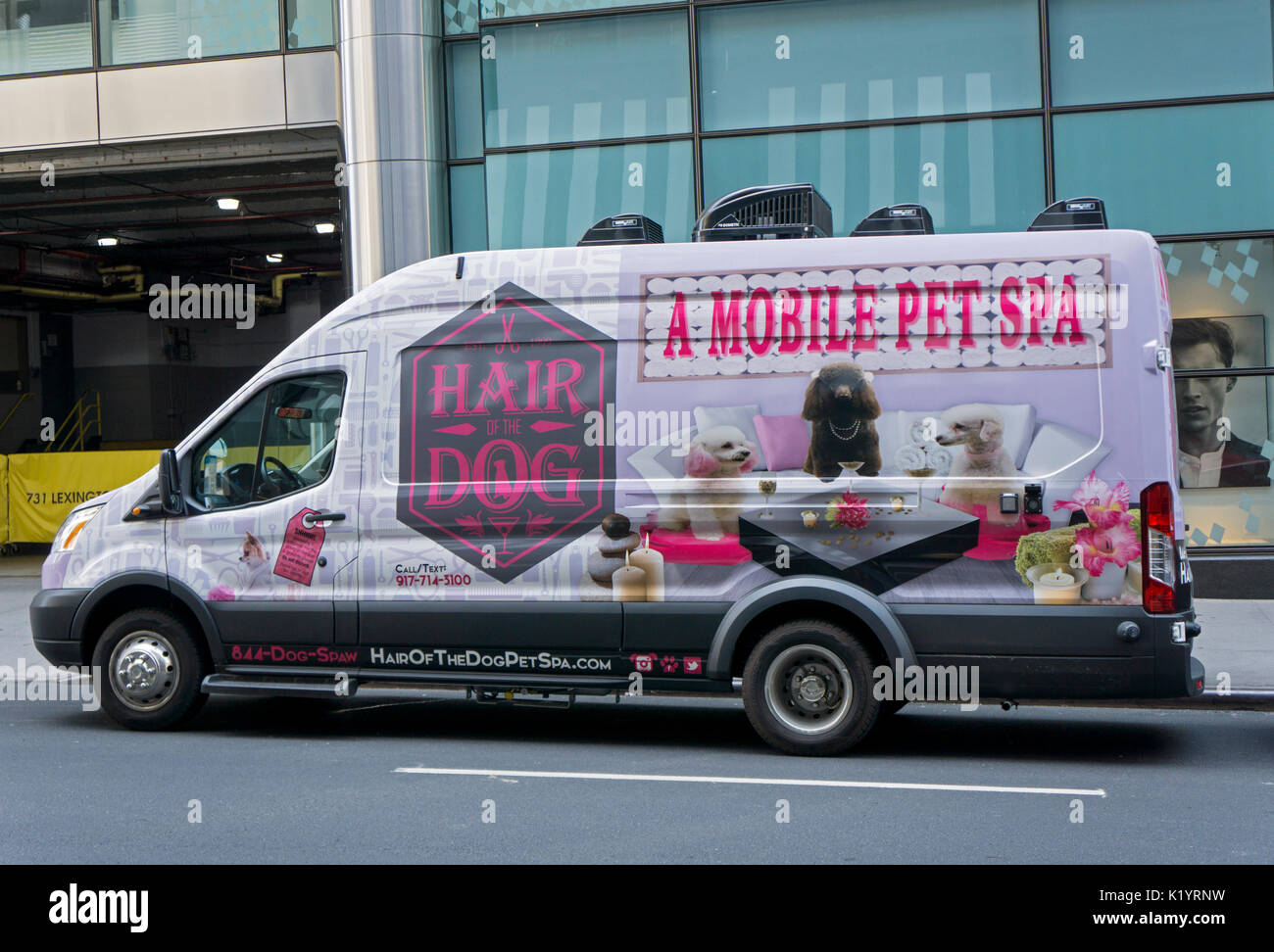 Die Haare des Hundes Mobile Pet Spa van auf der East 59th Street auf der Upper East Side von Manhattan, New York City geparkt. Stockfoto