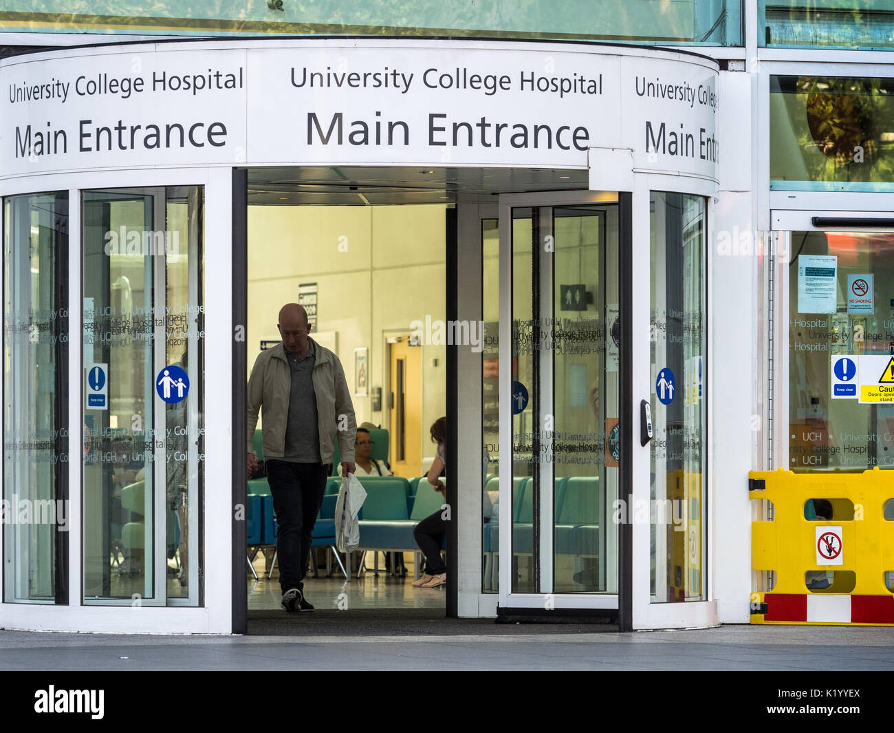 UCH University College Hospital London - Haupteingang auf der Euston Road Stockfoto