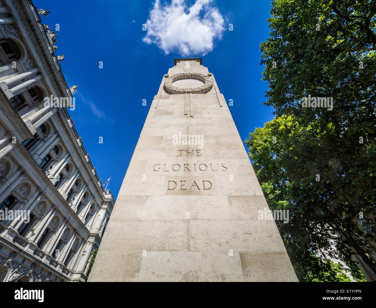 Das Cenotaph Whitehall, Central London - entworfen von Edward Lutyens & fertiggestellt 1920, ist das Herzstück des jährlichen Remembrance Service in Großbritannien. Stockfoto