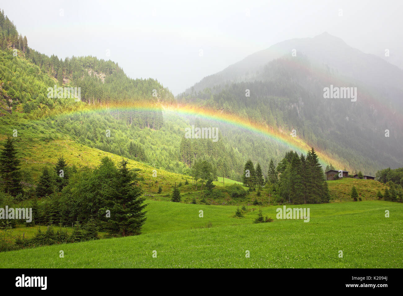 Untertal mit Regenbogen, Rohrmoss-Untertal, Steiermark, Österreich Stockfoto