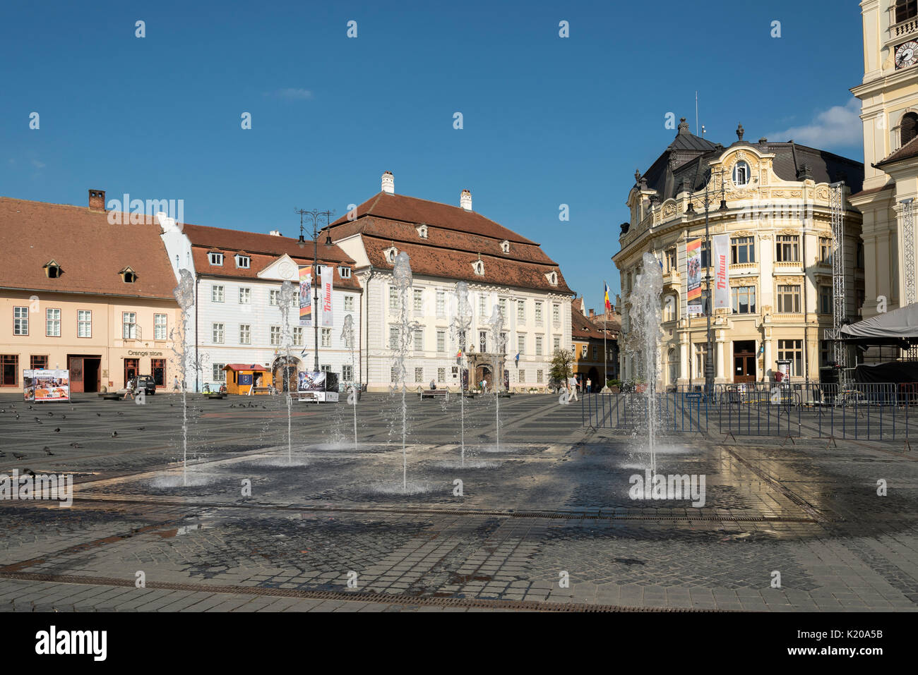 Brunnen bei Grand Square, Piața Mare, Sibiu, Rumänien Stockfoto