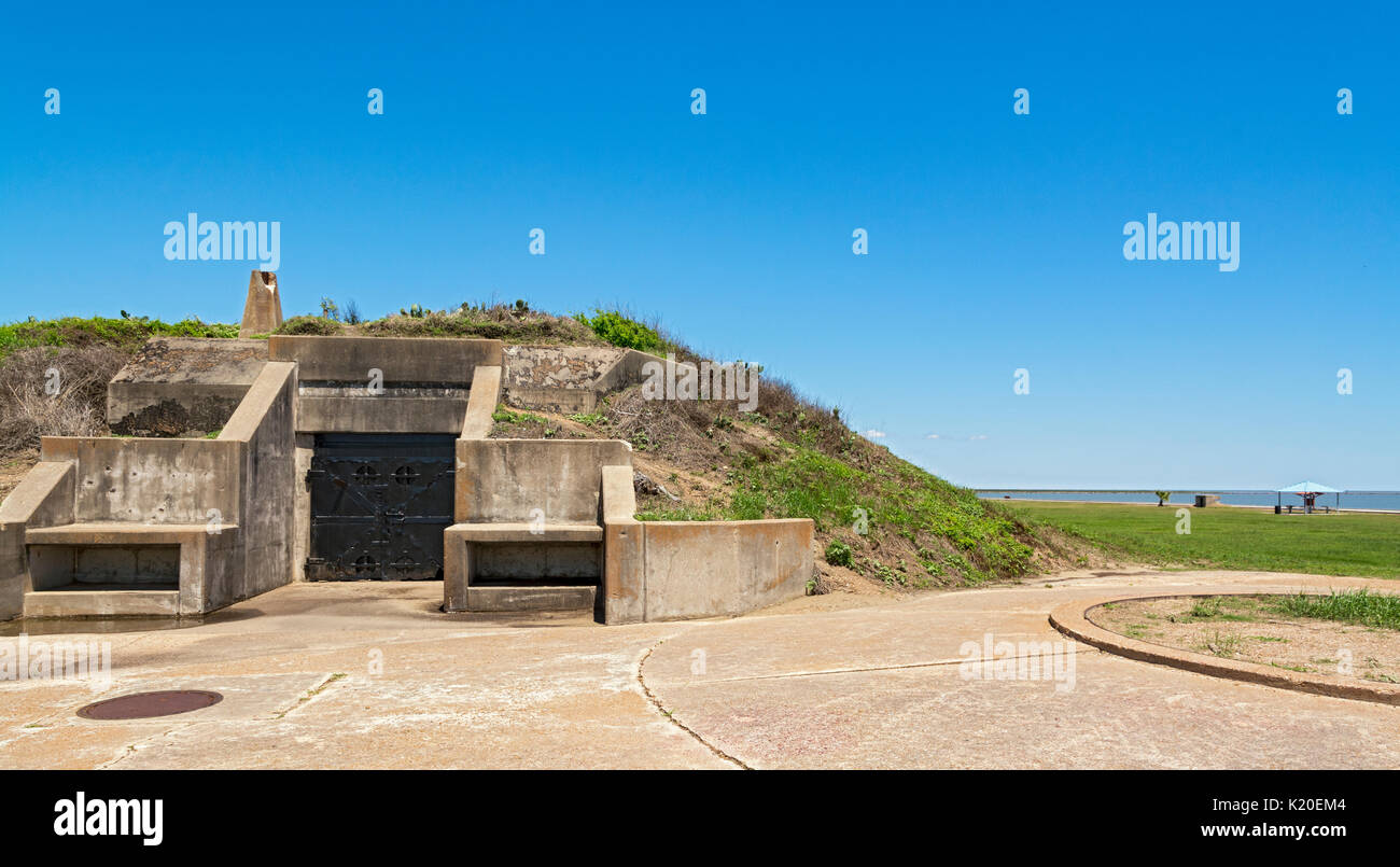 Texas, Bolivar Peninsula, Fort Travis Seashore Park, alte militärische Bunker Stockfoto