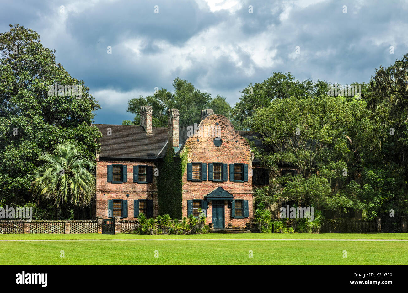 Ein Blick auf die Middleton Place Plantation in Charleston, South Carolina, USA. Das Gebäude ist das Haus Museum, 1755 erbaut als ein Gentlemen's gu Stockfoto