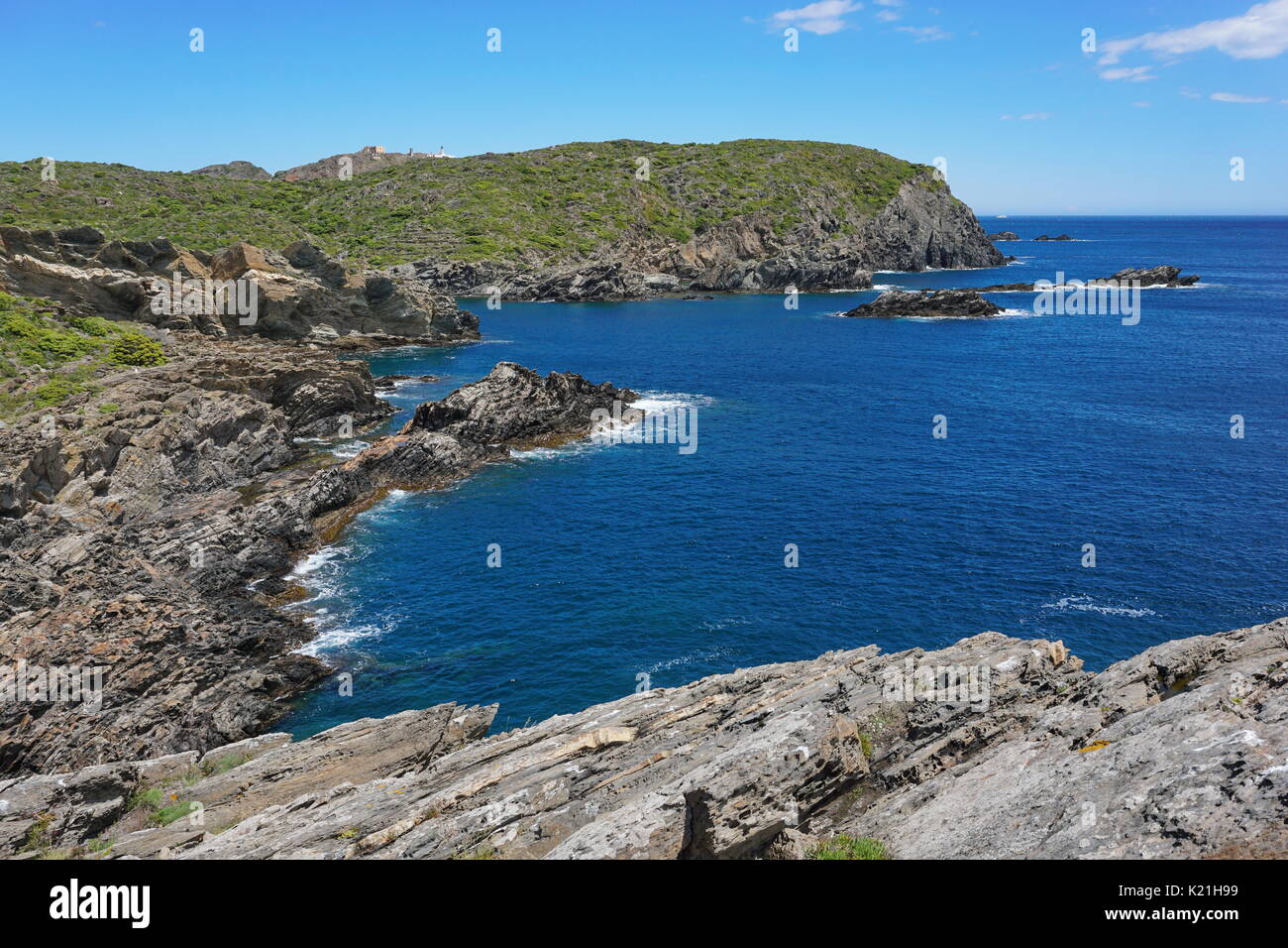 Spanien Costa Brava an der felsigen Küste in der Nähe des Cap de Creus, Mittelmeer, Cadaques, Katalonien Stockfoto