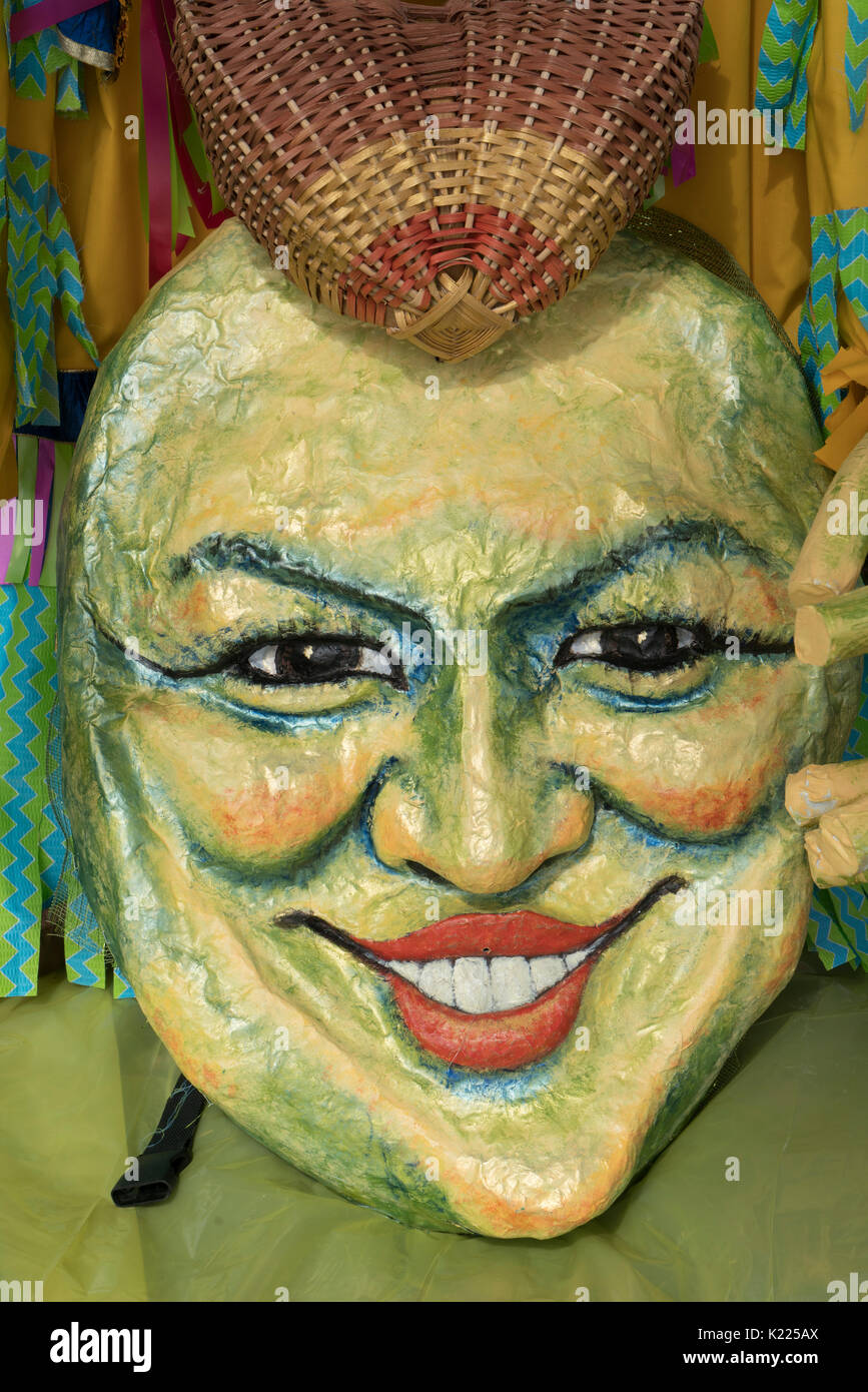 Ein lächelndes Gesicht der Sonne in Pappmaché, Fremont Solstice Festival, Seattle, Washington, United States Stockfoto