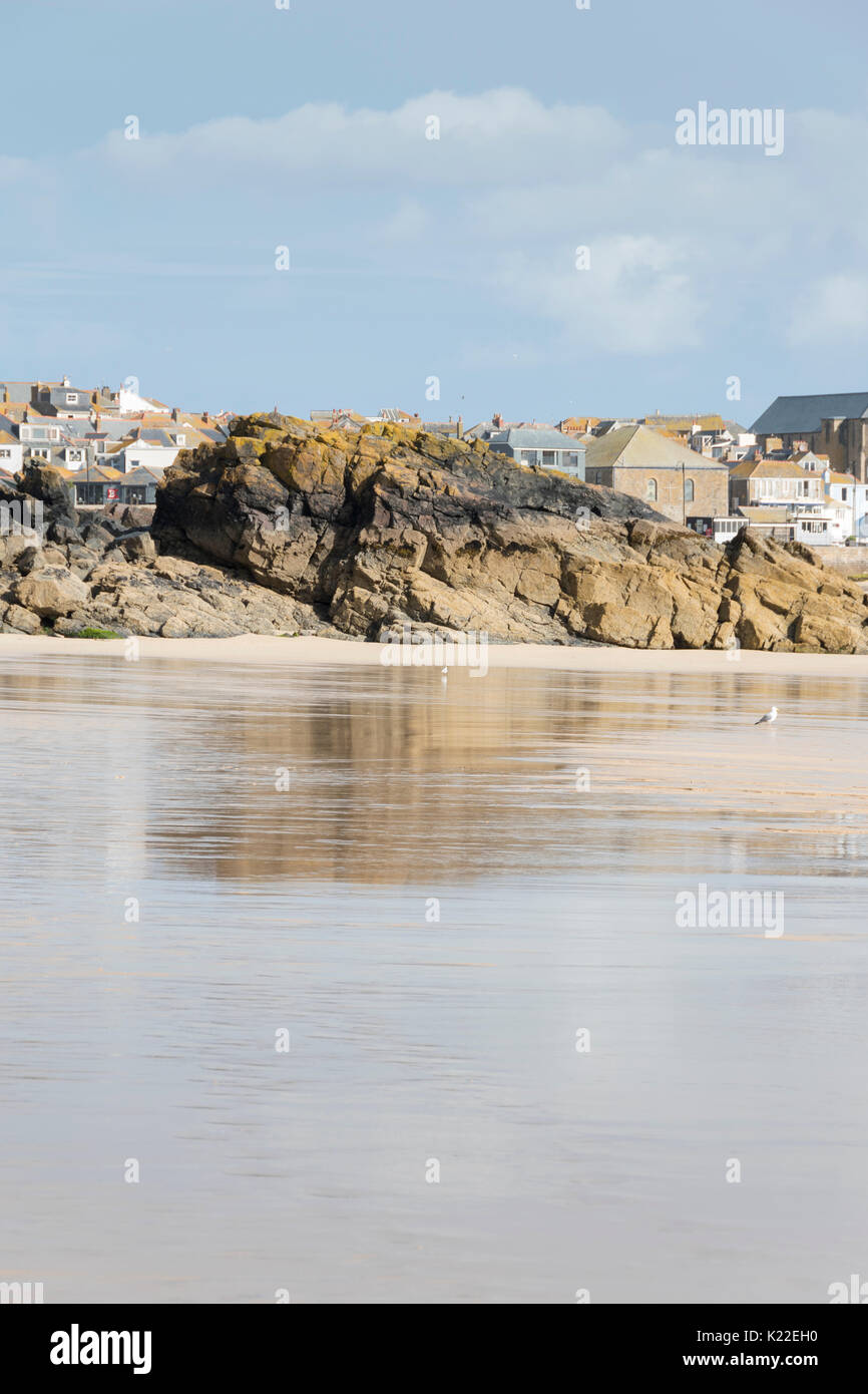 Hafen Strand bei Ebbe, St Ives, Cornwall, England, Großbritannien Stockfoto