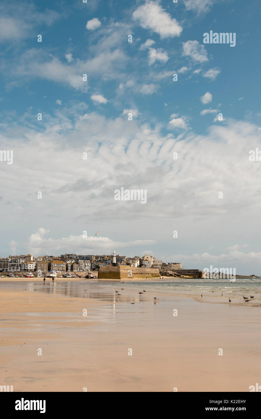 Hafen Strand bei Ebbe, St Ives, Cornwall, England, Großbritannien Stockfoto