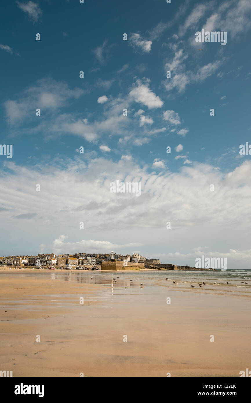 Hafen Strand bei Ebbe, St Ives, Cornwall, England, Großbritannien Stockfoto
