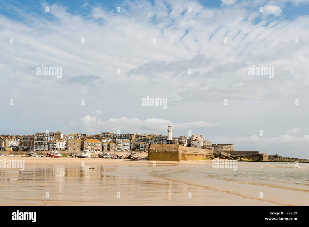 Hafen Strand bei Ebbe, St Ives, Cornwall, England, Großbritannien Stockfoto