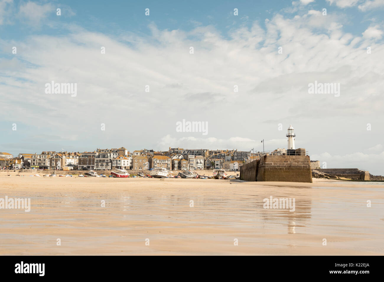 Hafen Strand bei Ebbe, St Ives, Cornwall, England, Großbritannien Stockfoto
