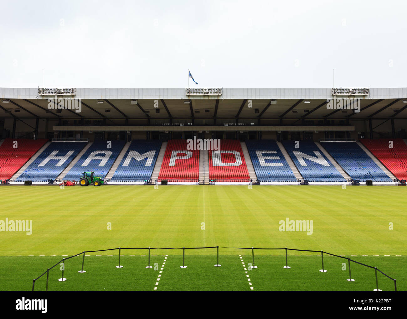 Ein Blick auf die North am Hampden Park stehen. Das Stadion ist Schottlands nationale Fußball-Stadion. Stockfoto