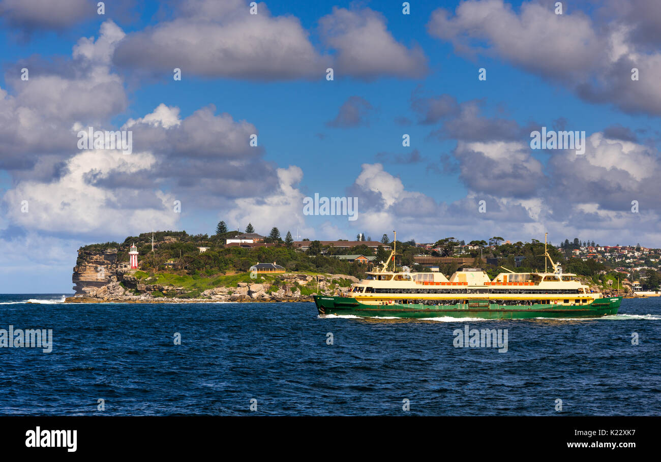 Blick auf den Hafen von Sydney mit Watson's Bay geradeaus, Sydney, New South Wales, Australien. Stockfoto