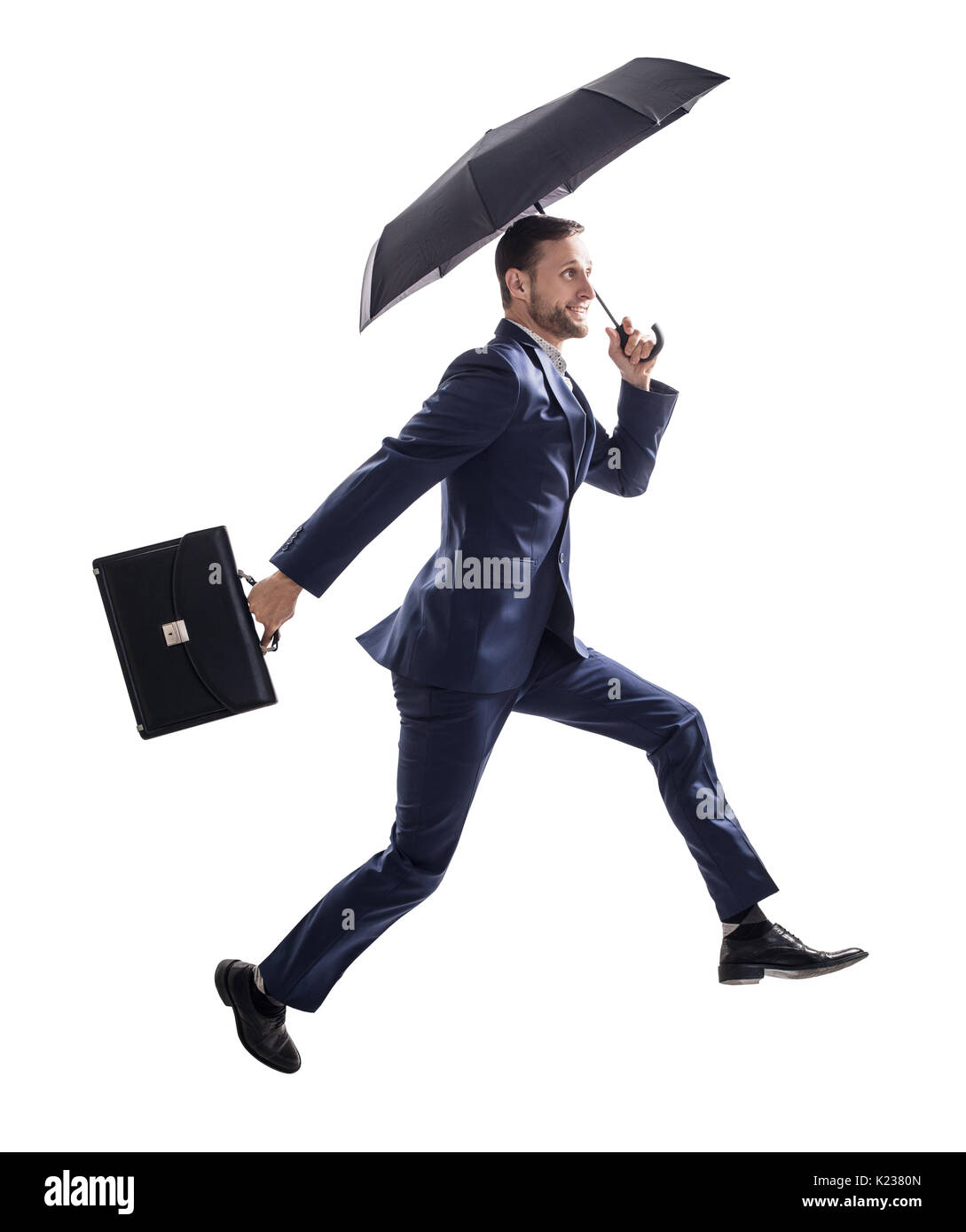 Geschäftsmann mit Regenschirm und Aktenkoffer. Stockfoto