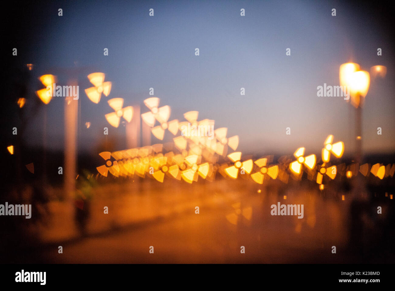 Straßenbeleuchtung mit Strahlung Symbol Stockfoto