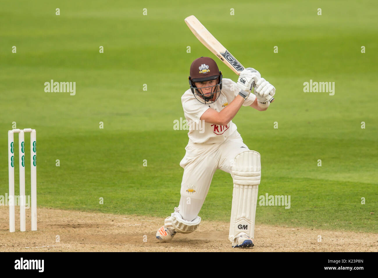 London, Großbritannien. 29 Aug, 2017. Ollie Papst schlagen für Surrey gegen Middlesex am Oval an Tag zwei des Specsaver County Championship Match am Oval. Quelle: David Rowe/Alamy leben Nachrichten Stockfoto