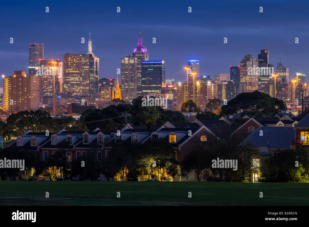 Melbourne in der Nacht Stockfoto