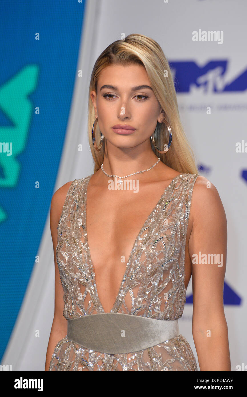 LOS ANGELES, Ca. 27. August 2017: Hailey Baldwin an der 2017 MTV Video Music Awards im 'fabelhaft' Forum Bild: Sarah Stewart Stockfoto