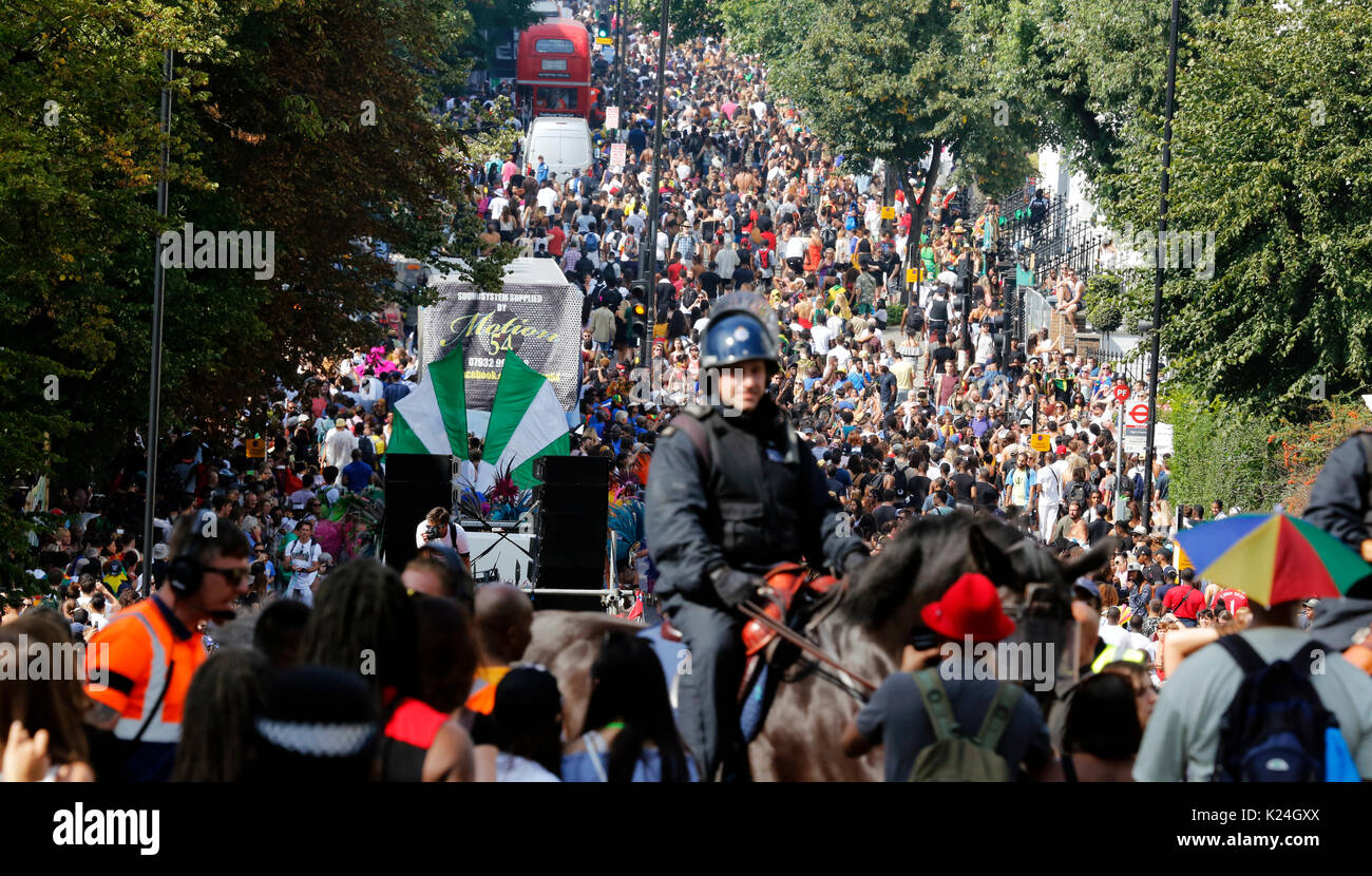 London, Großbritannien. 28 Aug, 2017. Notting Hill Carnival, der größten in Europa, am 28. August 2017 in London, Großbritannien. Karneval erfolgt über zwei Tage im August. Credit: SUNG KUK KIM/Alamy leben Nachrichten Stockfoto