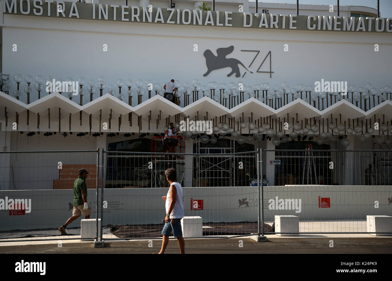 Venedig, Italien. 28 Aug, 2017. Einige Eindrücke von den Vorbereitungen für das 74. Filmfestival von Venedig, die am 30. August beginnen und endet am 9. September 2017 Photo Credit: Unabhängige Agentur Srl/Alamy leben Nachrichten Stockfoto