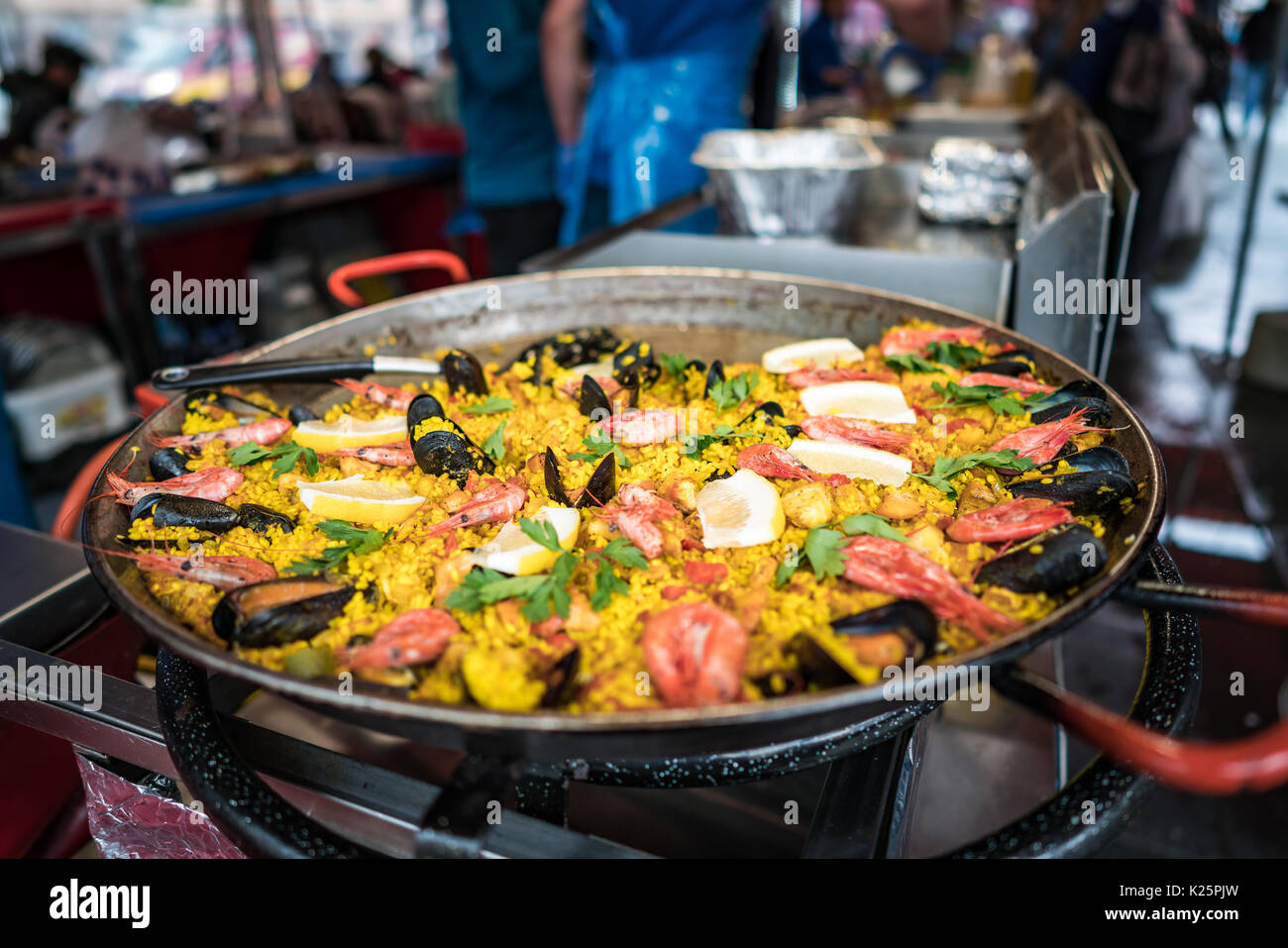 Verschiedene Meeresfrüchte in den Regalen der Fischmarkt in Norwegen, Bergen Stockfoto