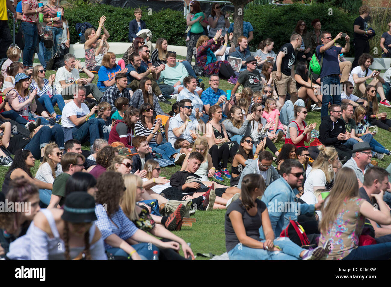 Fahrgassen 2017 Sheffields Lucy Spaggan Sonntag Gast auf der Bühne in Devonshire Green unterhält Stockfoto