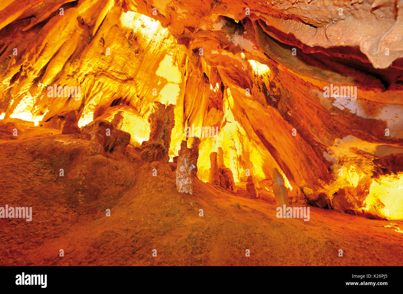 Die smartphone Momentaufnahme in einem Kalkstein Höhle Stockfoto