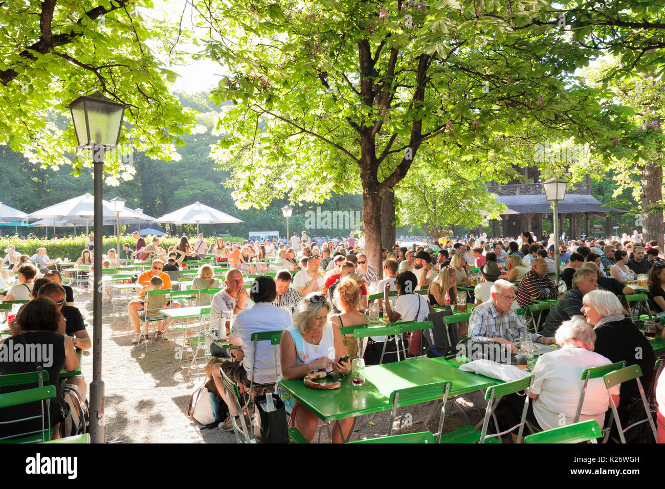 Biergarten am Chinesischen Turm, Englischer Garten, München, Oberbayern