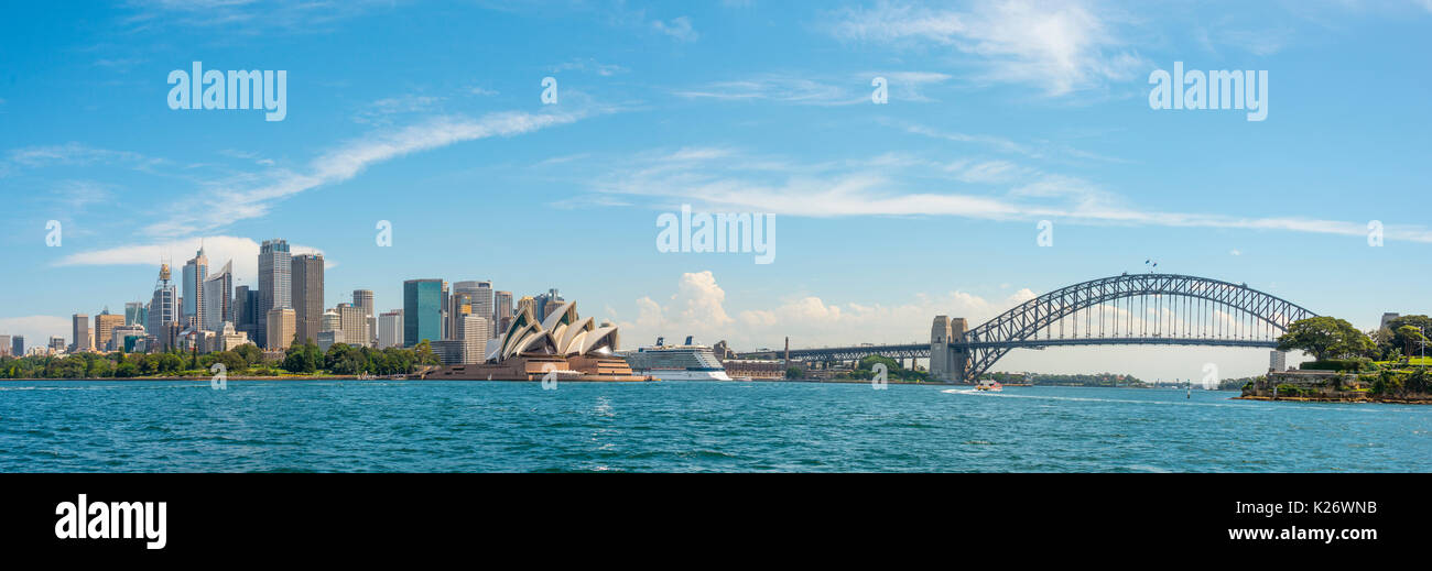Mit Blick auf Sydney Opera House und die Harbour Bridge, Skyline, Sydney, New South Wales, Australien Stockfoto
