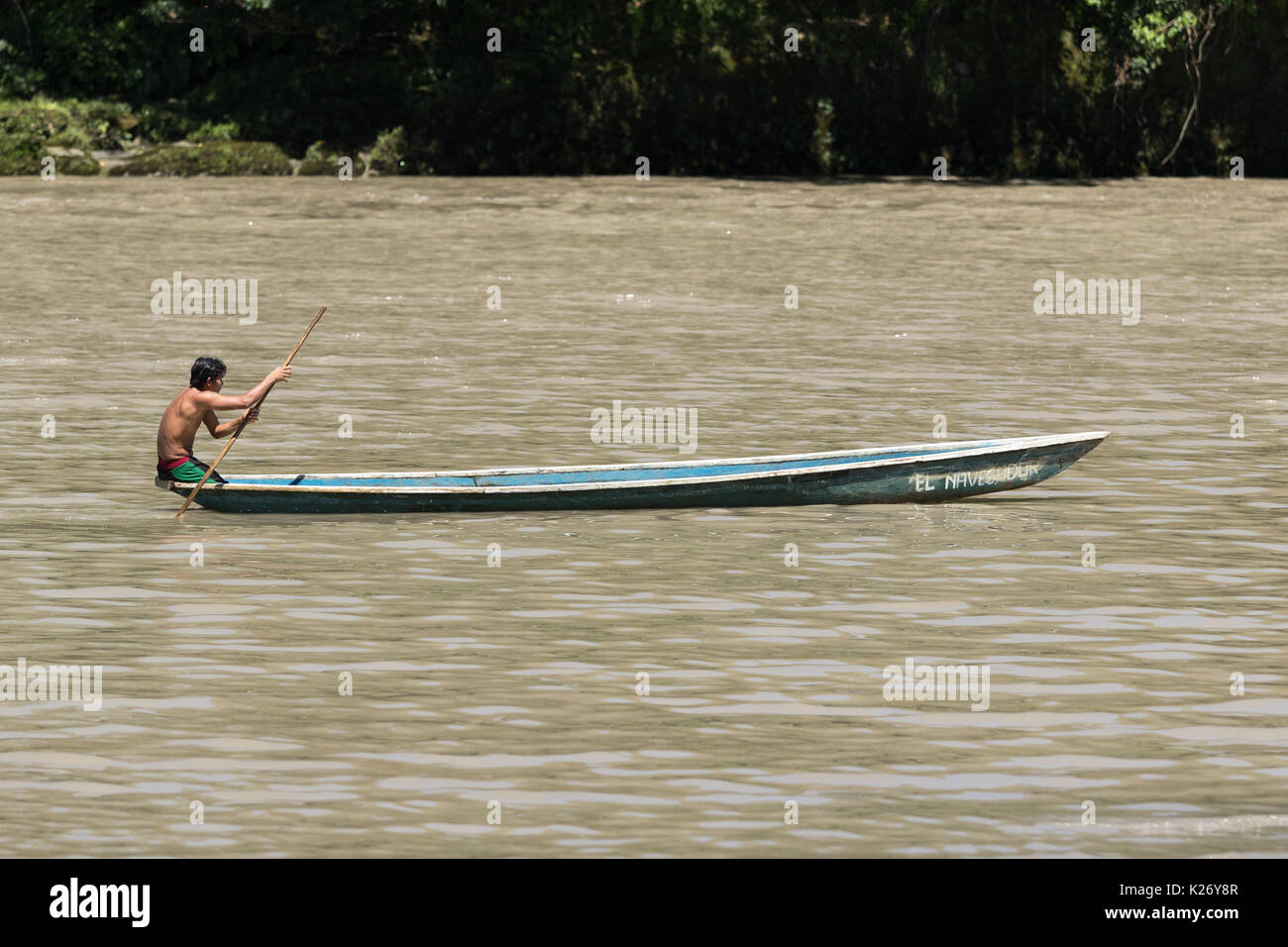 Juni 6, 2017 Misahualli, Ecuador: Boote sind als wichtigste Transport auf dem Fluss Napo in der Amazonas Region des Landes verwendet Stockfoto