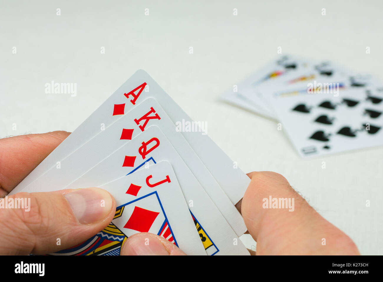 Die Karten im Poker. Eine Karte mehr - wird ein Royal Flush. Stockfoto