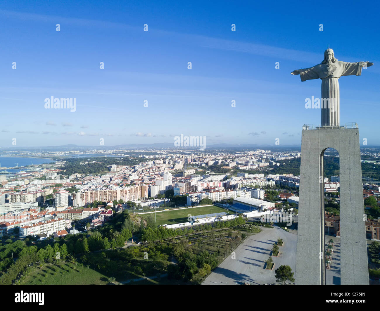 Luftaufnahme der Statue von "Cristo-Rei" in Lissabon - Portugal Stockfoto