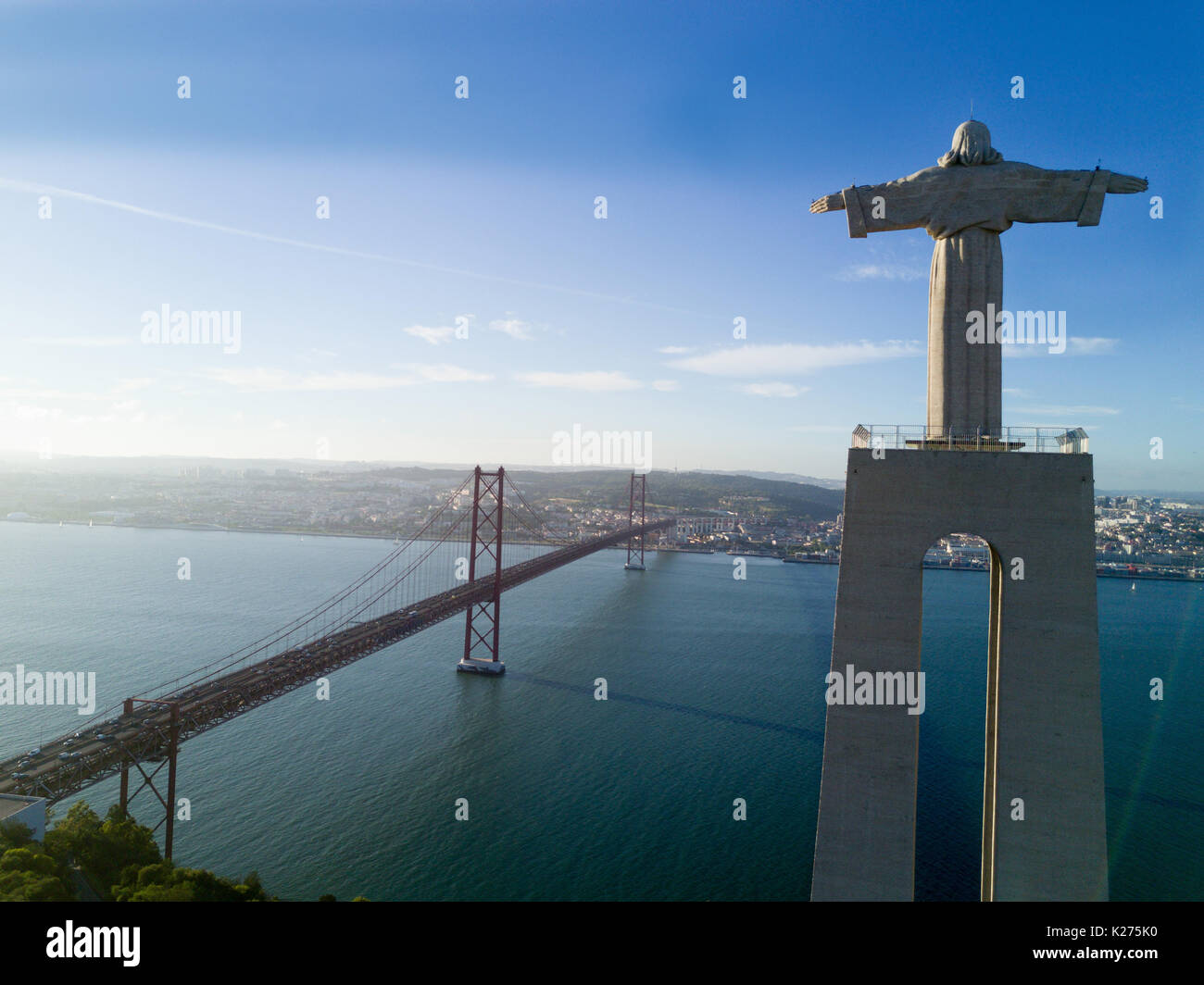 Luftaufnahme der Statue von "Cristo-Rei" in Lissabon - Portugal Stockfoto