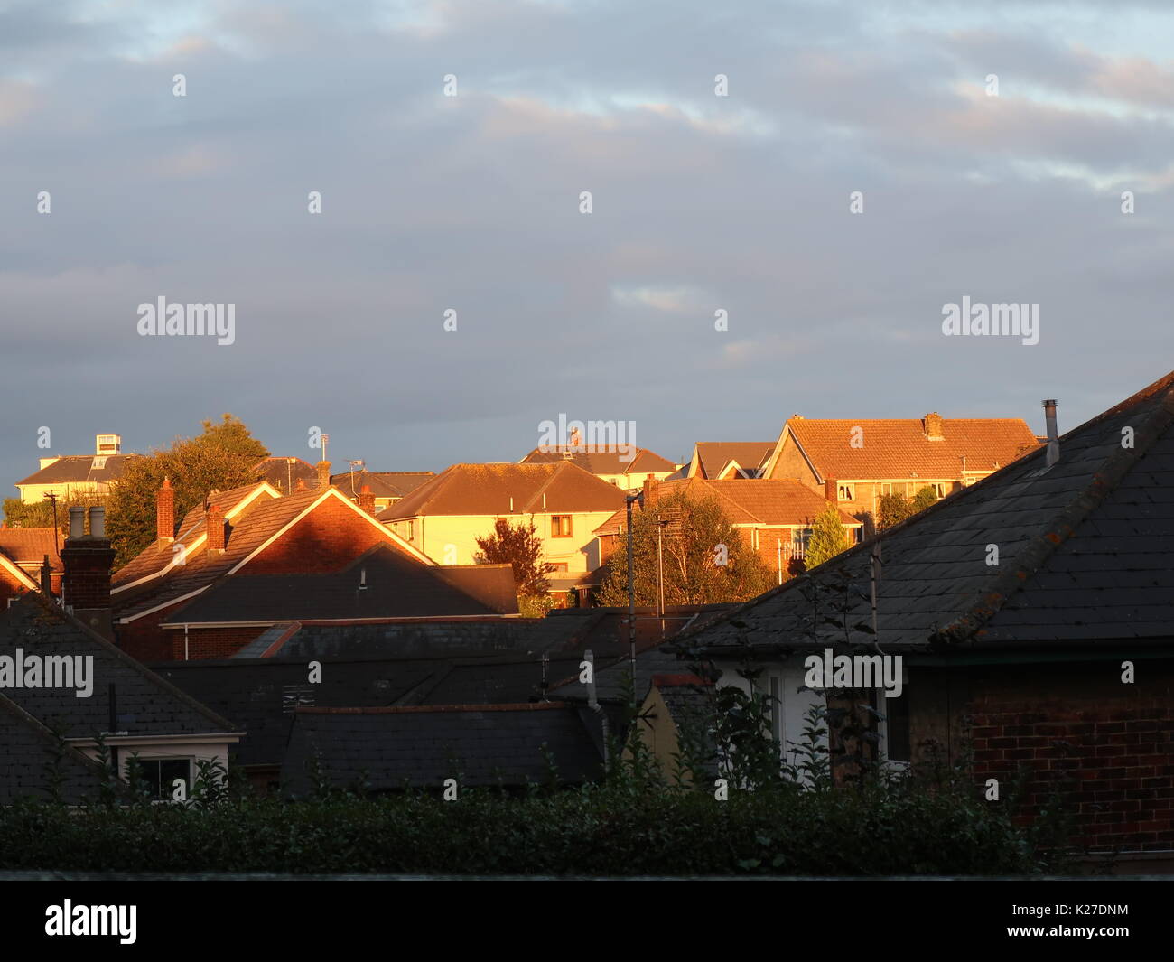 Warm leuchtenden Abendlicht über die Dächer, Shanklin, Isle of Wight, Großbritannien Stockfoto