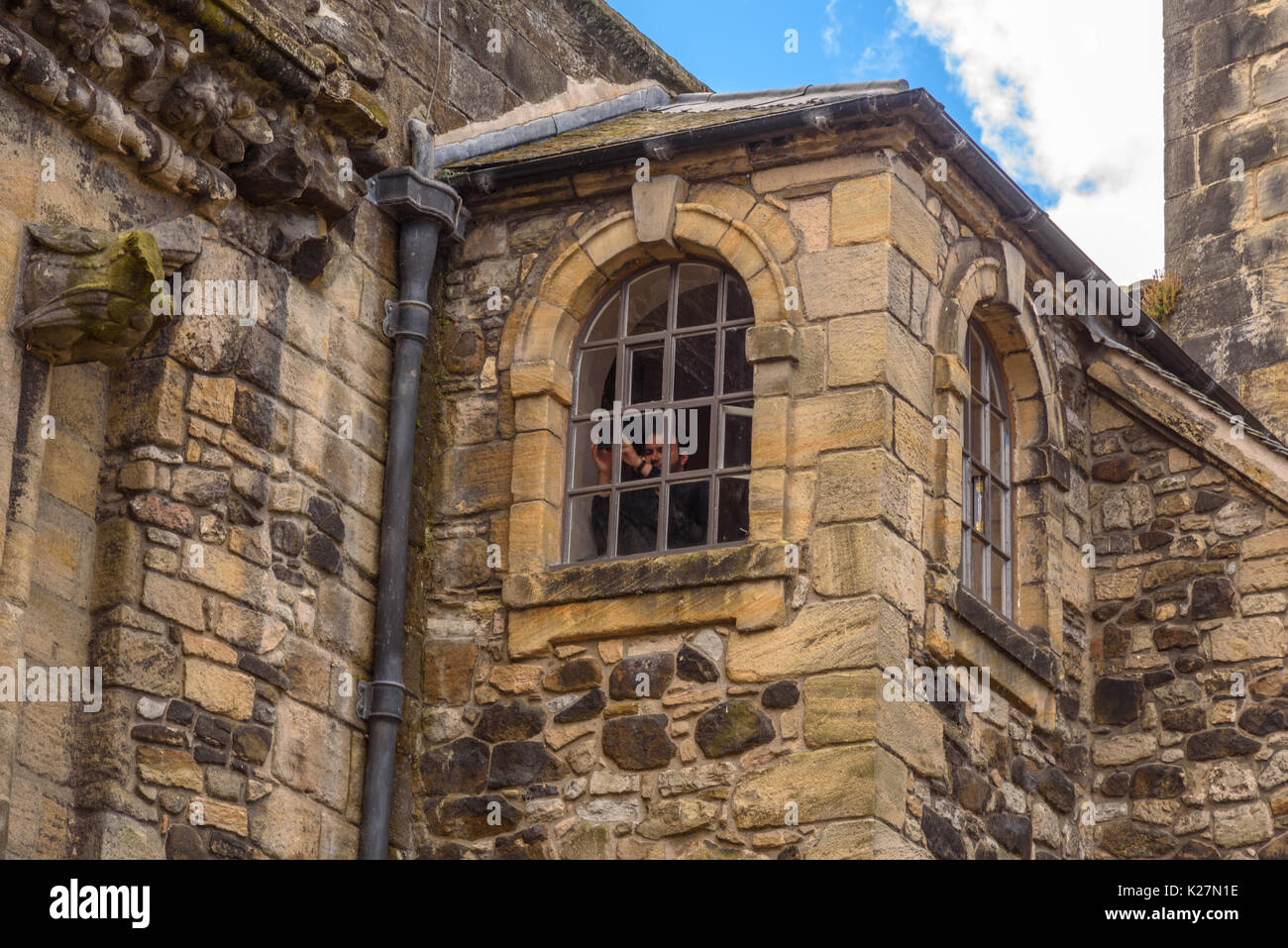 STRILING - VEREINIGTES KÖNIGREICH - 9. AUGUST 2017 - einige Touristen Fotos machen und Spaß haben beim Besuch Stirling Castle in Schottland Stockfoto