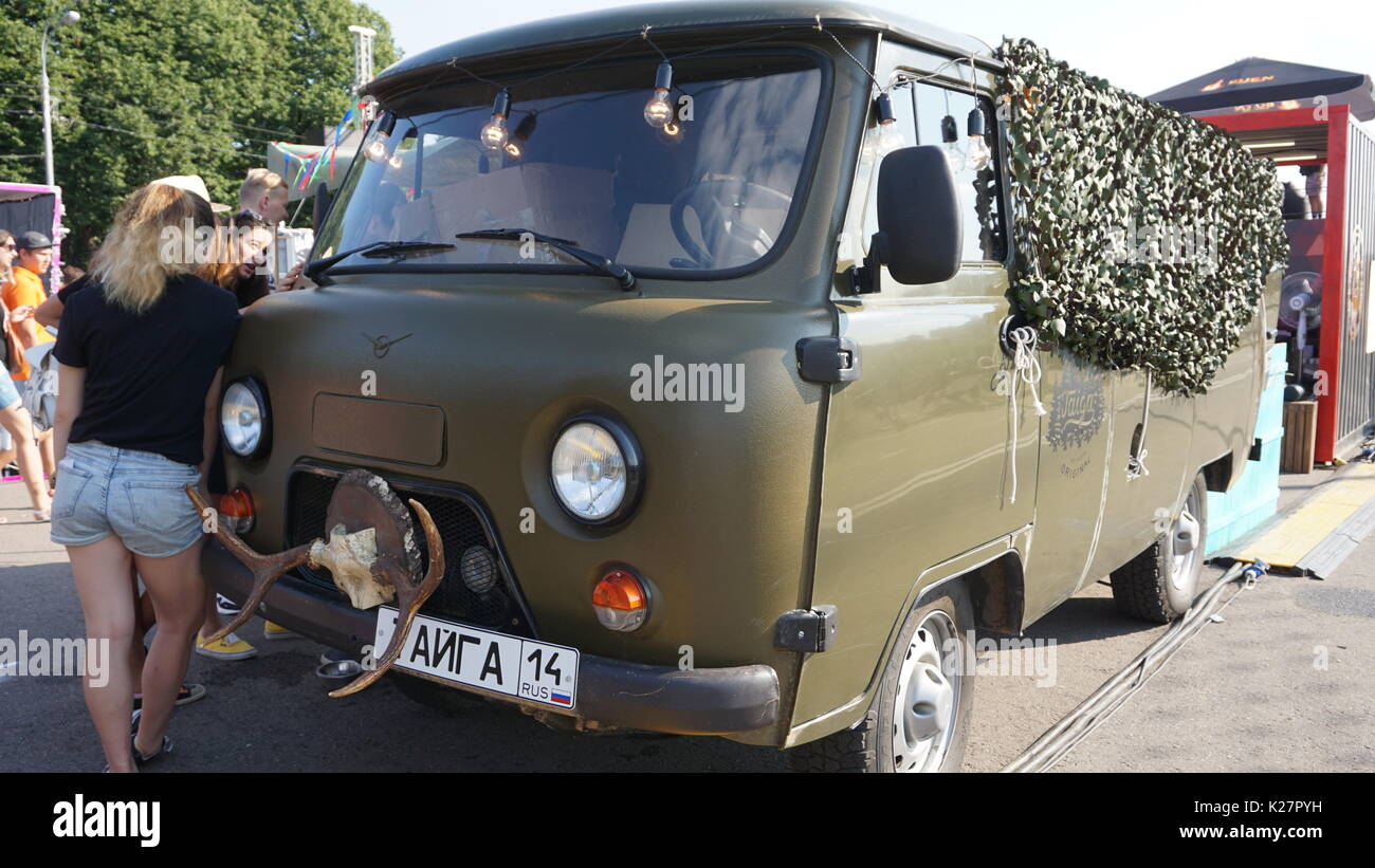 Auto zum Verkauf und Auto Show in Russland Stockfoto