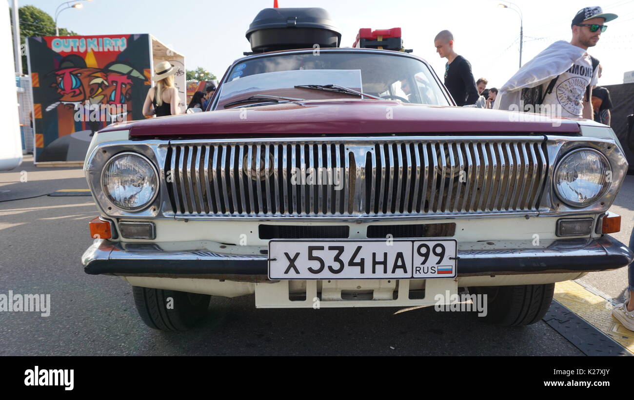 Auto zum Verkauf und Auto Show in Russland Stockfoto
