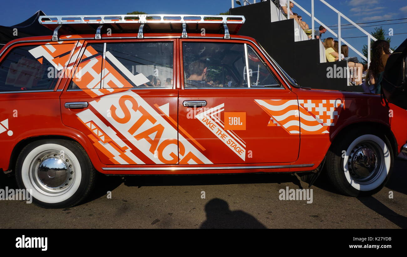 Auto zum Verkauf und Auto Show in Russland Stockfoto
