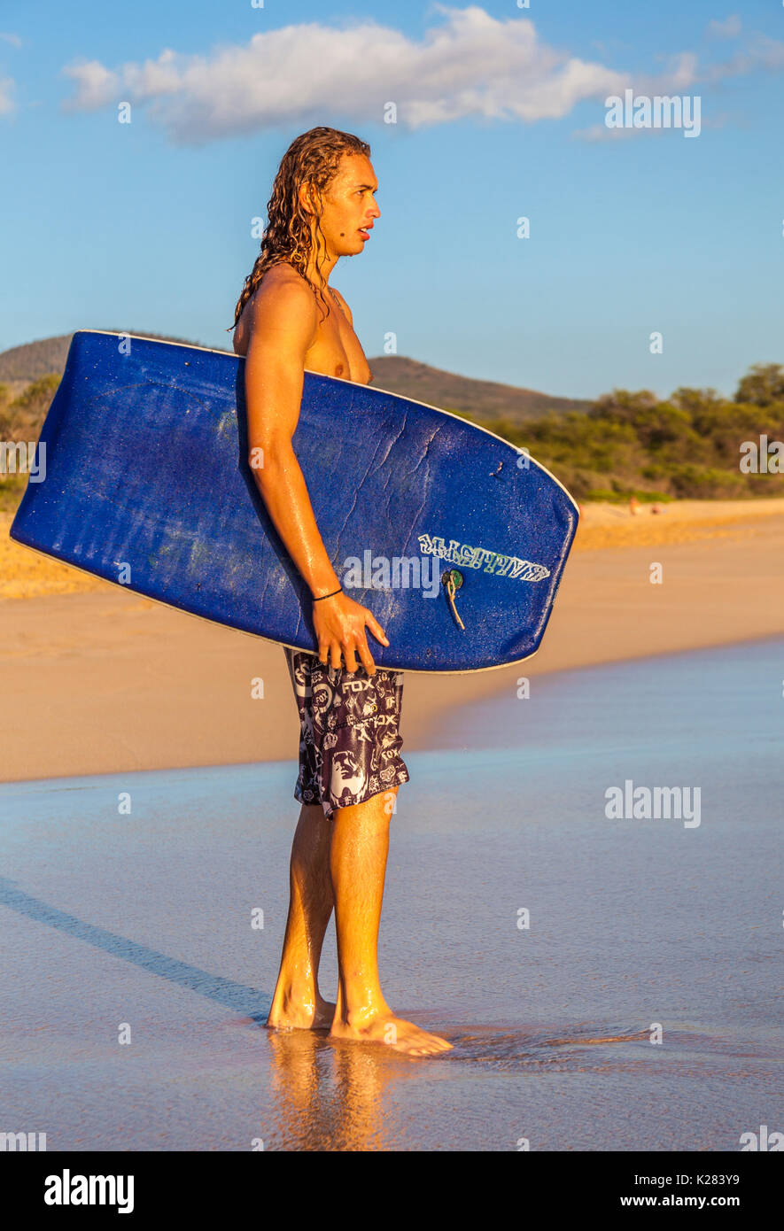 Strand - goer am grossen Strand von Makena State Beach Park Stockfoto