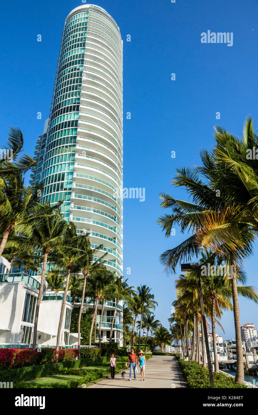 Florida Miami Beach Bay Walk Marina Promenade Murano In Portofino Luxus Eigentumswohnung Hochhaus Gebaude Palmen Sightseeing Besucher Reisen Stockfotografie Alamy