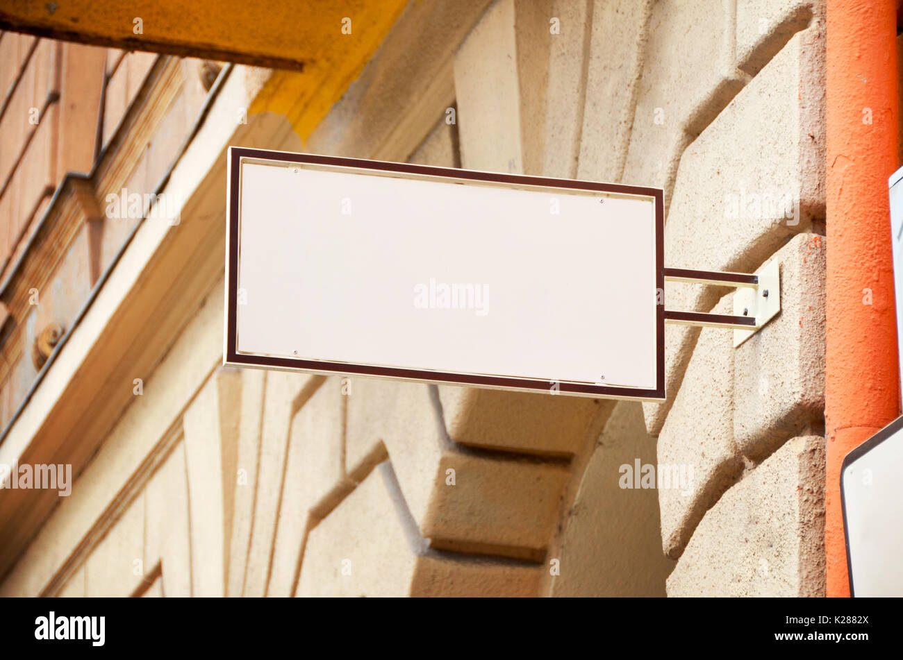 Store anmelden Mockup zu Firmenlogo hinzufügen Stockfoto