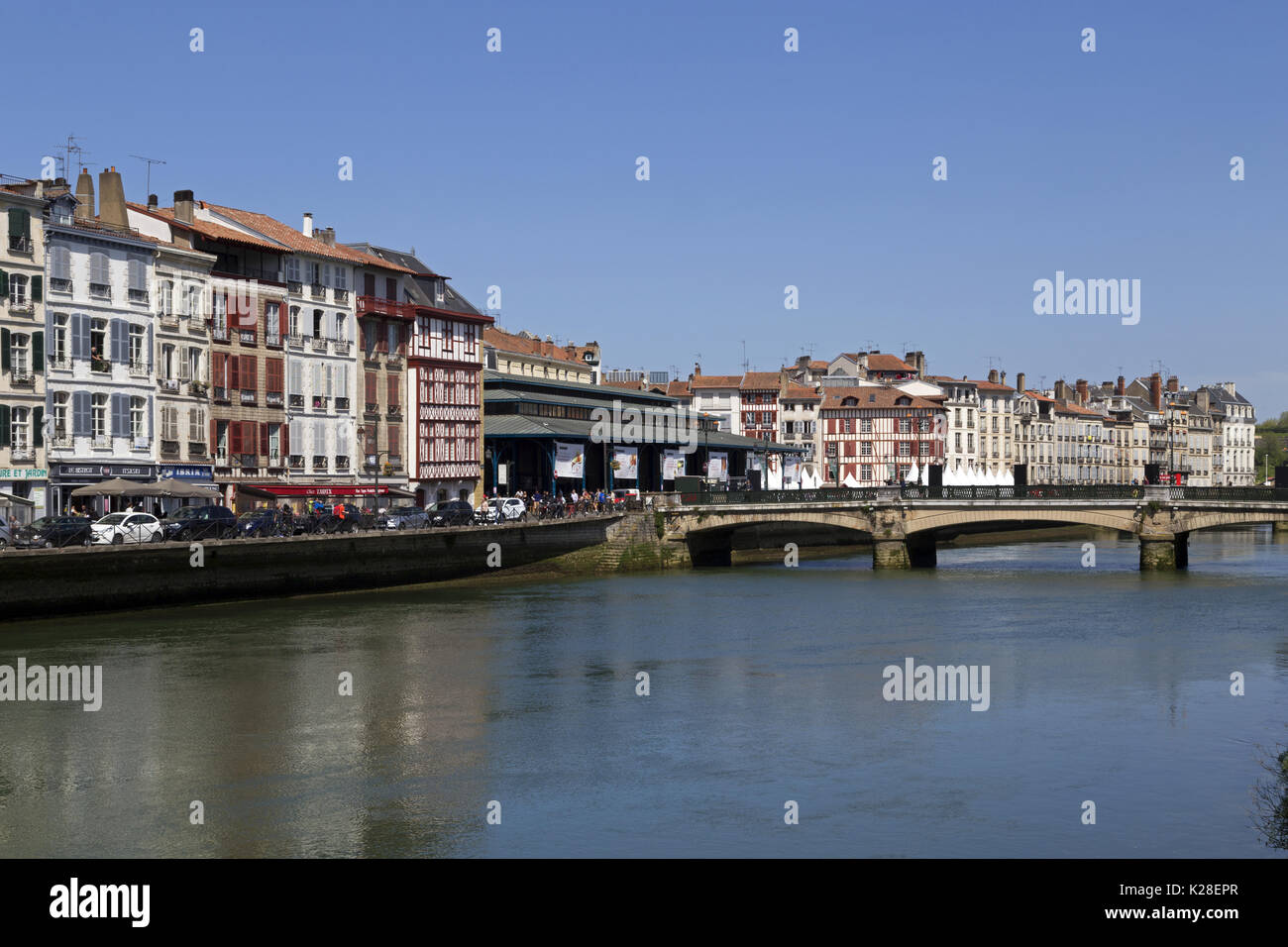 Die Altstadt und der Nive, Bayonne, Pyrenees Atlantiques, Frankreich Stockfoto