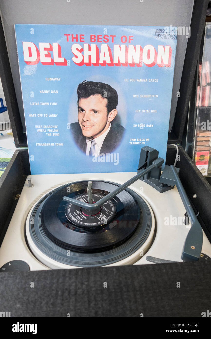 Retro Plattenspieler mit Del Shannon Album Cover. Stockfoto