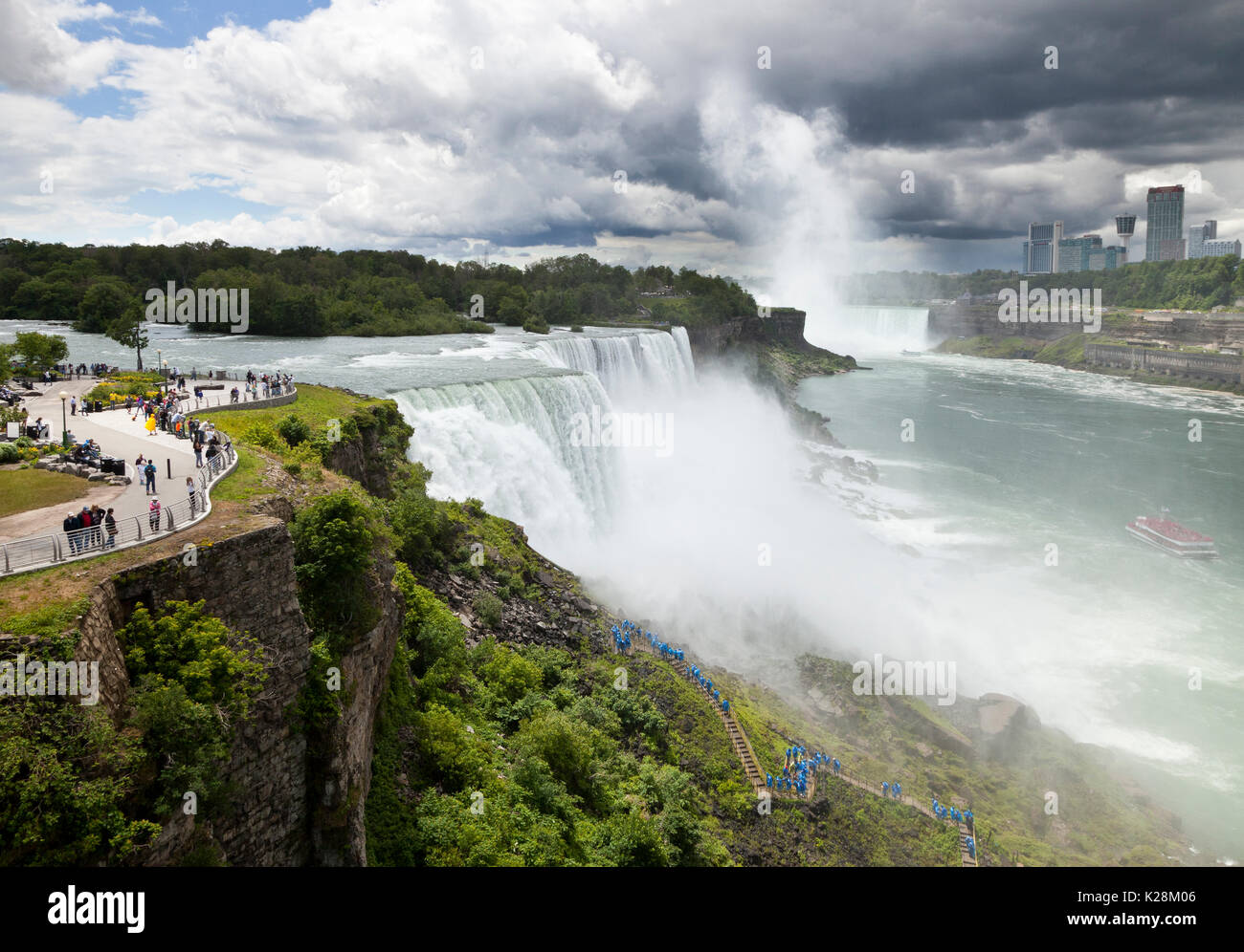 Niagara Falls, New York State, USA, und Horseshoe Falls, Ontario, Kanada Stockfoto